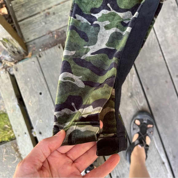 Pam & Gela Camouflage Velvet Track Pants in Sz XS/0 - Picture 6 of 15